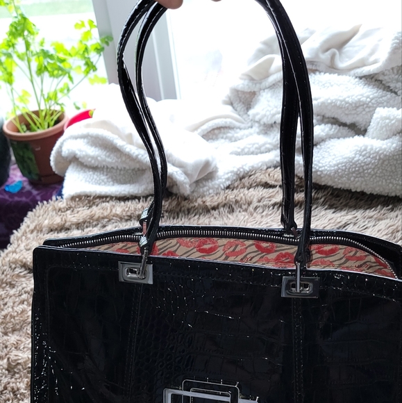 GUESS - Picture 7 of 9